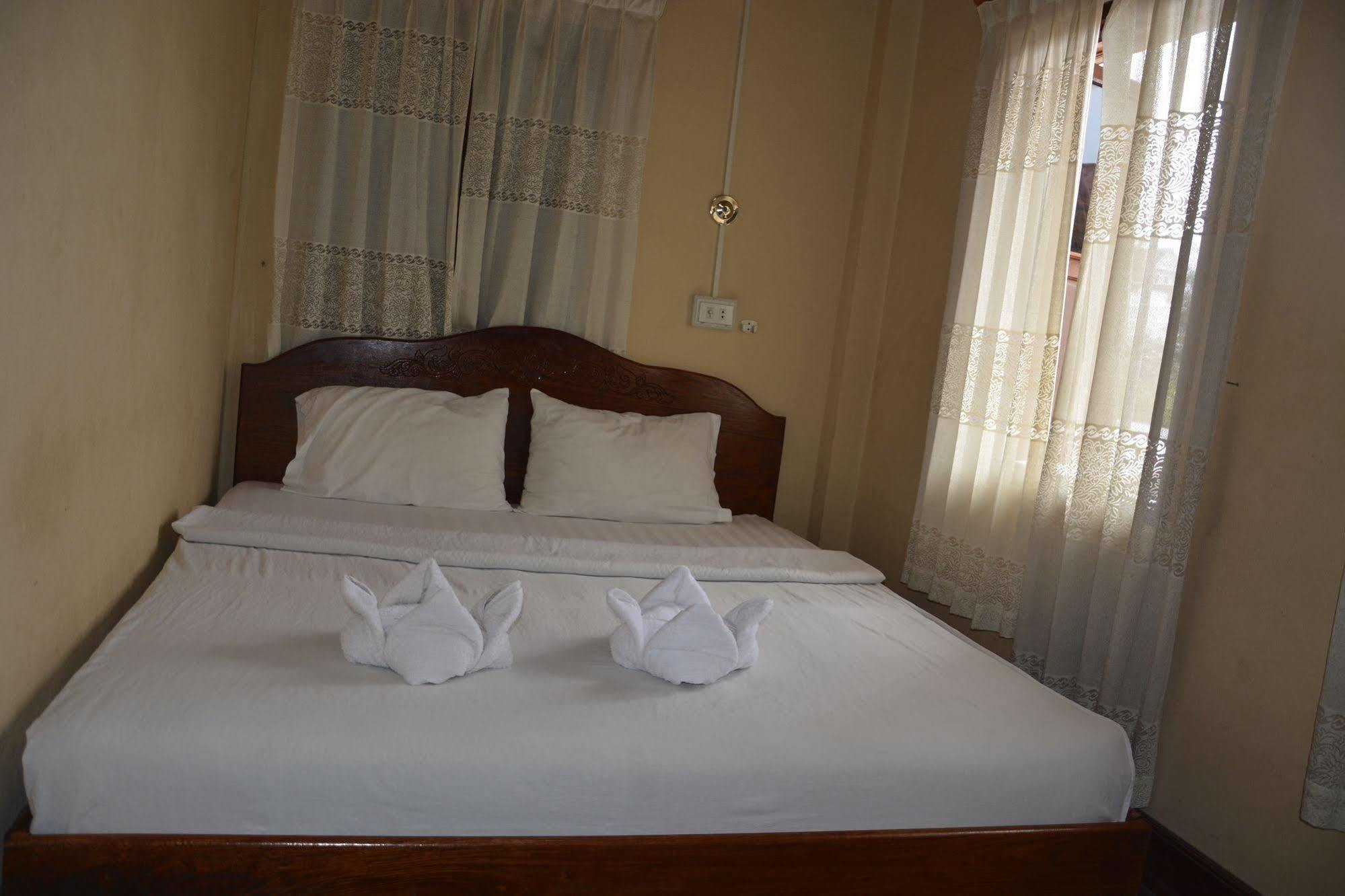 Silikhane Guesthouse ルアンパバーン エクステリア 写真