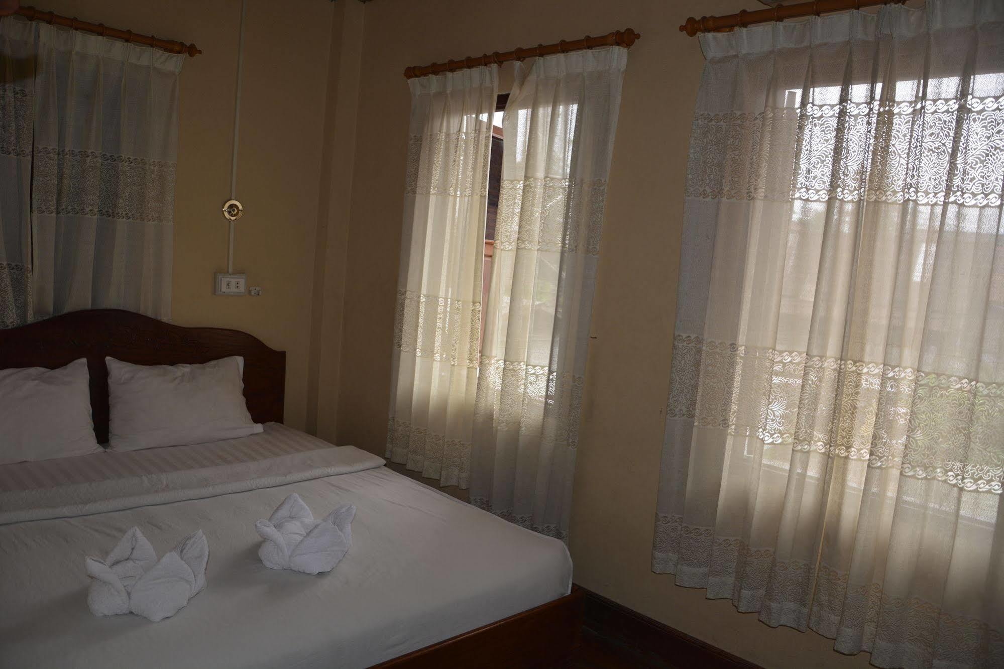 Silikhane Guesthouse ルアンパバーン エクステリア 写真