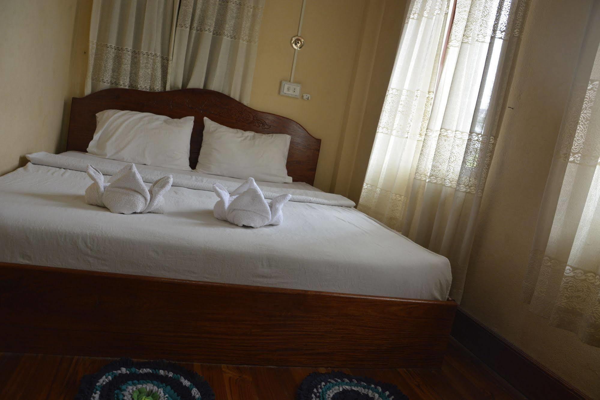 Silikhane Guesthouse ルアンパバーン エクステリア 写真