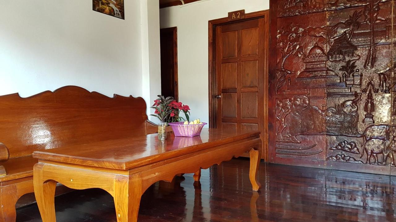 Silikhane Guesthouse ルアンパバーン エクステリア 写真